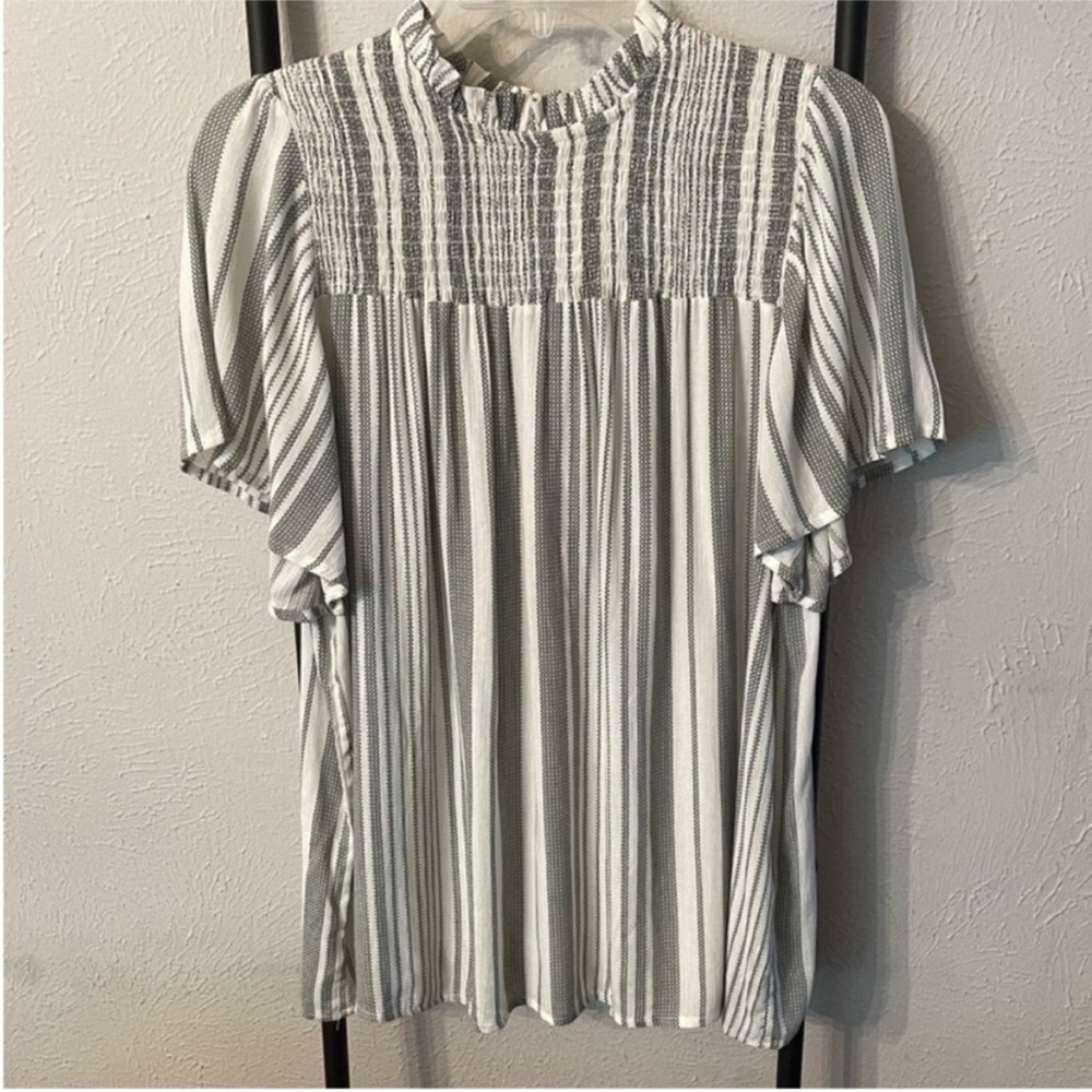 NWT Staccato Sage/Ivory Smocked Front Top Size Small